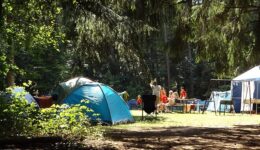 Camping avec des enfants : comment se préparer et se comporter ?
