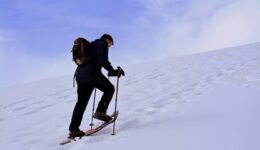 Comment marcher avec des raquettes à neige ? | Guide pour débutants