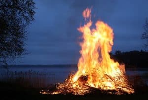 Lire la suite à propos de l’article Comment allumer un feu avec une loupe ?