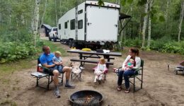 Camping avec un nouveau-né : comment faire ?
