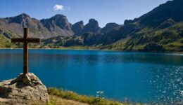 Vacances à la montagne : pourquoi vérifier la qualité de l’air et des eaux de baignade ?