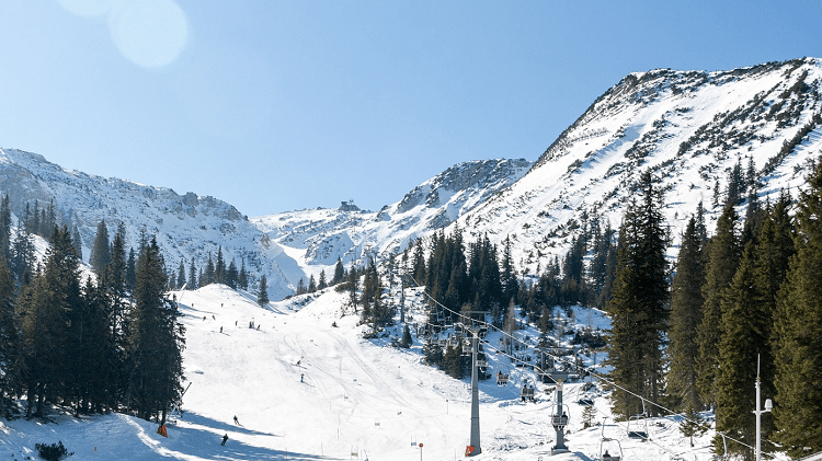 piste de ski enneigée