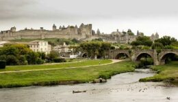 Partez à la visite de Carcassonne et ses environs cet été grâce au jeu de Yelloh! Village