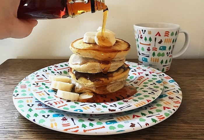 pancake dans de la vaisselle mélanine