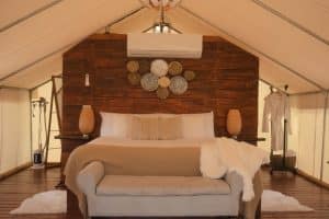 Lire la suite à propos de l’article Tente lodge : quels sont les avantages de ces tentes haut-de-gamme ?