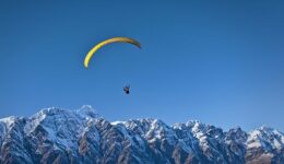 Les 5 meilleurs endroits pour faire un saut en parachute en Savoie