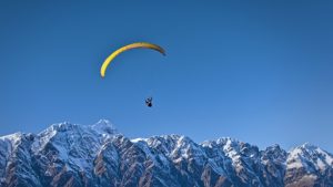 Lire la suite à propos de l’article Les 5 meilleurs endroits pour faire un saut en parachute en Savoie