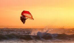 Windsurf Gonflable : Comment Choisir, Naviguer et Profiter des Vagues !