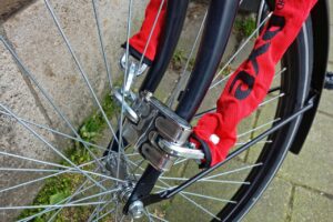 Lire la suite à propos de l’article Guide Ultime du Cadenas Vélo : Comment Choisir, Utiliser et Protéger votre Vélo !