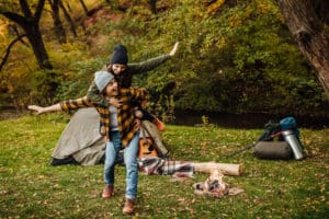 Lire la suite à propos de l’article Camping sauvage en forêt : les 7 accessoires originaux pour être à l’aise