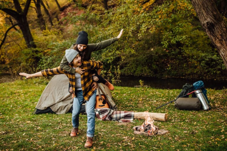 Camping sauvage en forêt : les 7 accessoires originaux pour être à l’aise