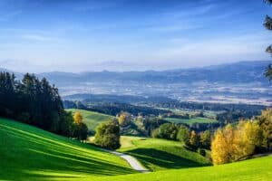 Lire la suite à propos de l’article Les Routes Scéniques d’Autriche : Vivez l’Aventure en Pleine Nature avec Nos Itinéraires de Road Trip Captivants
