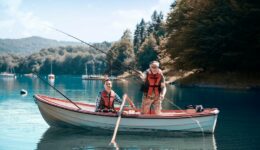 Les 5 accessoires indispensables pour pêcher depuis un bateau